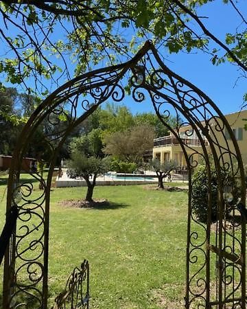 לינה וארוחת בוקר Entrecasteaux L'Eveil En Provence מראה חיצוני תמונה