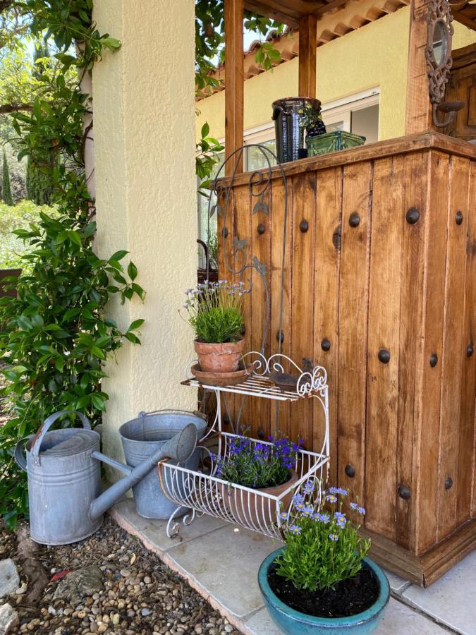 לינה וארוחת בוקר Entrecasteaux L'Eveil En Provence מראה חיצוני תמונה