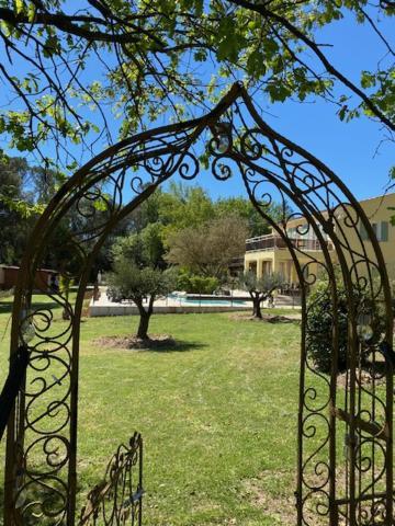 לינה וארוחת בוקר Entrecasteaux L'Eveil En Provence מראה חיצוני תמונה